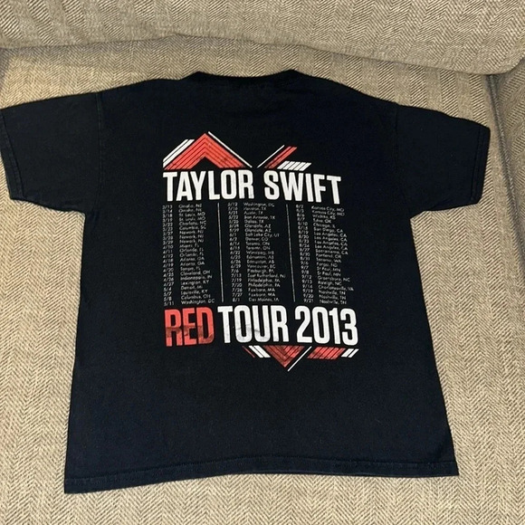 2013 Taylor Swift Red International Concert/Tour T-Shirt YTH SM Red Tour Unisex - Picture 1 of 16